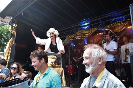 http://i2.photobucket.com/albums/y42/dommeltje/dommeltje009/GoudenPet%20107.jpg