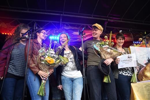 http://i2.photobucket.com/albums/y42/dommeltje/dommeltje009/GoudenPet%20126.jpg