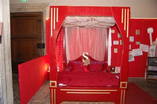 Slaapkamer Sinterklaas Groningen : De Pieten waren allemaal druk bezig of zaten te praten met bezoekers. Slaapkamer Sinterklaas Groningen : De Pieten waren allemaal druk bezig of zaten te praten met bezoekers.