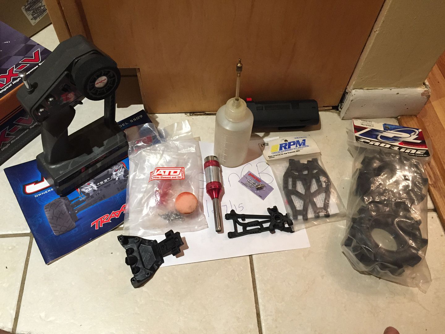 Bottiglia Nitro 500cc Per Modellismo Auto Truck Buggy Bottiglia Carburante Nitro 500cc Per Modelli Traxxas - Compatibile Con T-Maxx, Jato, Revo, HPI, Losi E Altri Tubo Gas Rapido Vespa - Foto 9