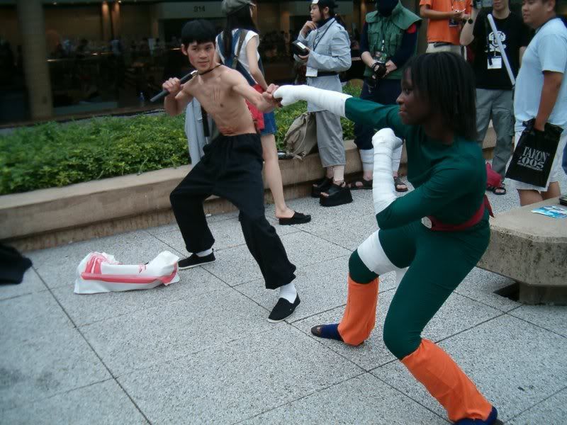 http://i2.photobucket.com/albums/y45/Slicer_X/Otakon05/Bruceleevsrocklee.jpg