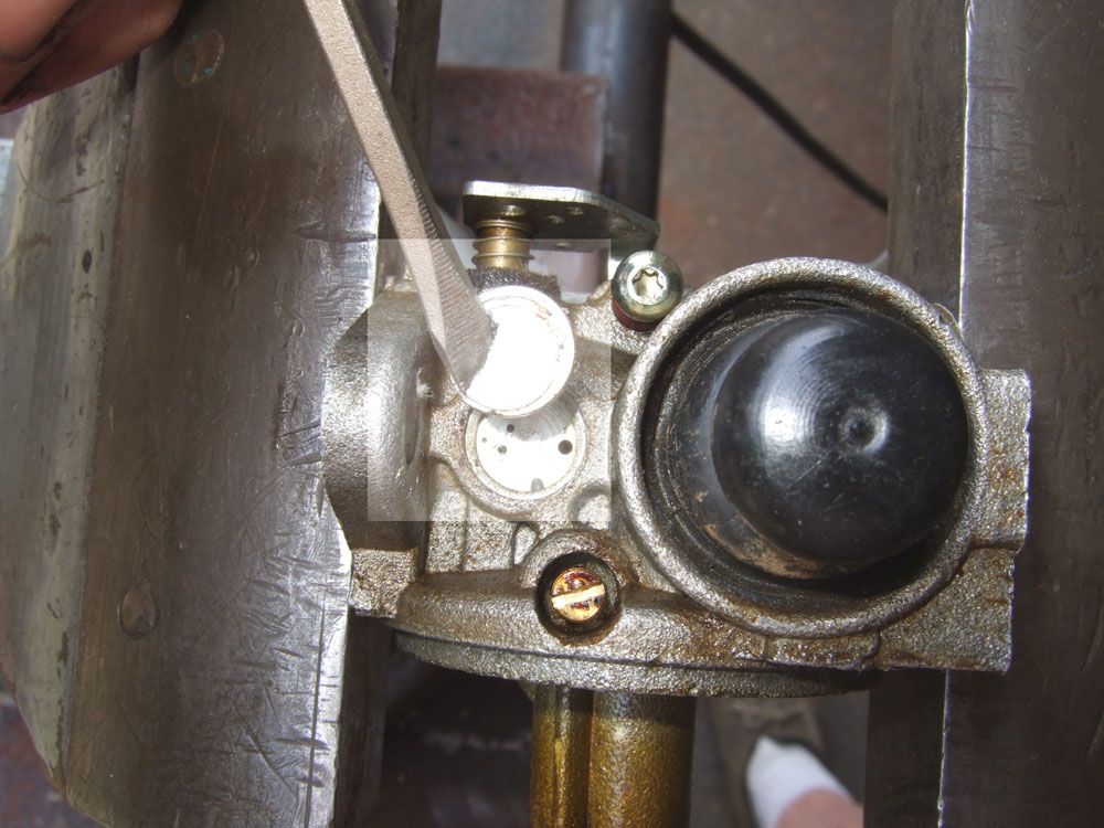 Overhauling the basic small engine Tecumseh carburetor