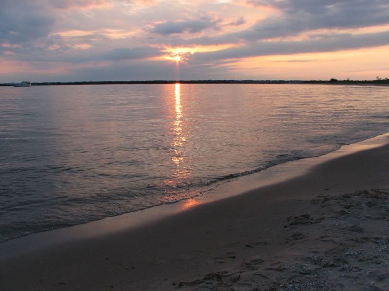 IMAGE: http://i2.photobucket.com/albums/y46/ecx350/POTN%20Challenges/Muskegon166-RESIZE.jpg