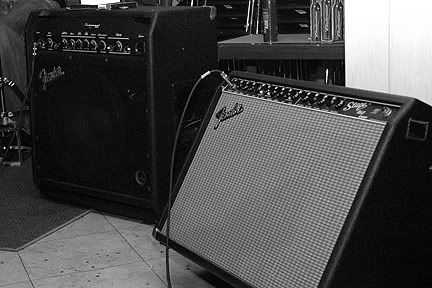 IMAGE: http://i2.photobucket.com/albums/y49/robpavone/amps.jpg