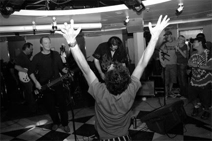 IMAGE: http://i2.photobucket.com/albums/y49/robpavone/bandsalute.jpg