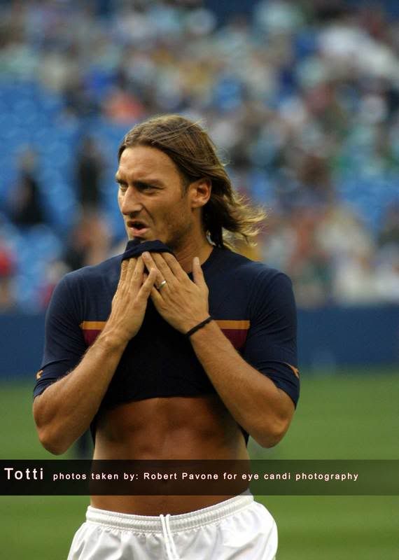 IMAGE: http://i2.photobucket.com/albums/y49/robpavone/totti11.jpg