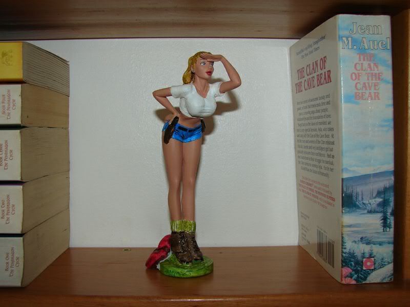 Bushcraft-Betty-Figurine2.jpg