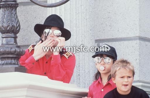 normal_MJSFC-Dangerous20era-Disney-.jpg