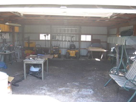 http://i2.photobucket.com/albums/y9/JACK1992VR4/House%20For%20Sale/garage.jpg