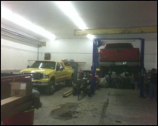 http://i2.photobucket.com/albums/y9/JACK1992VR4/Truck/TruckLift1.jpg