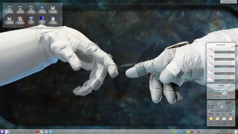 Desktop showing icons for switching between monitors