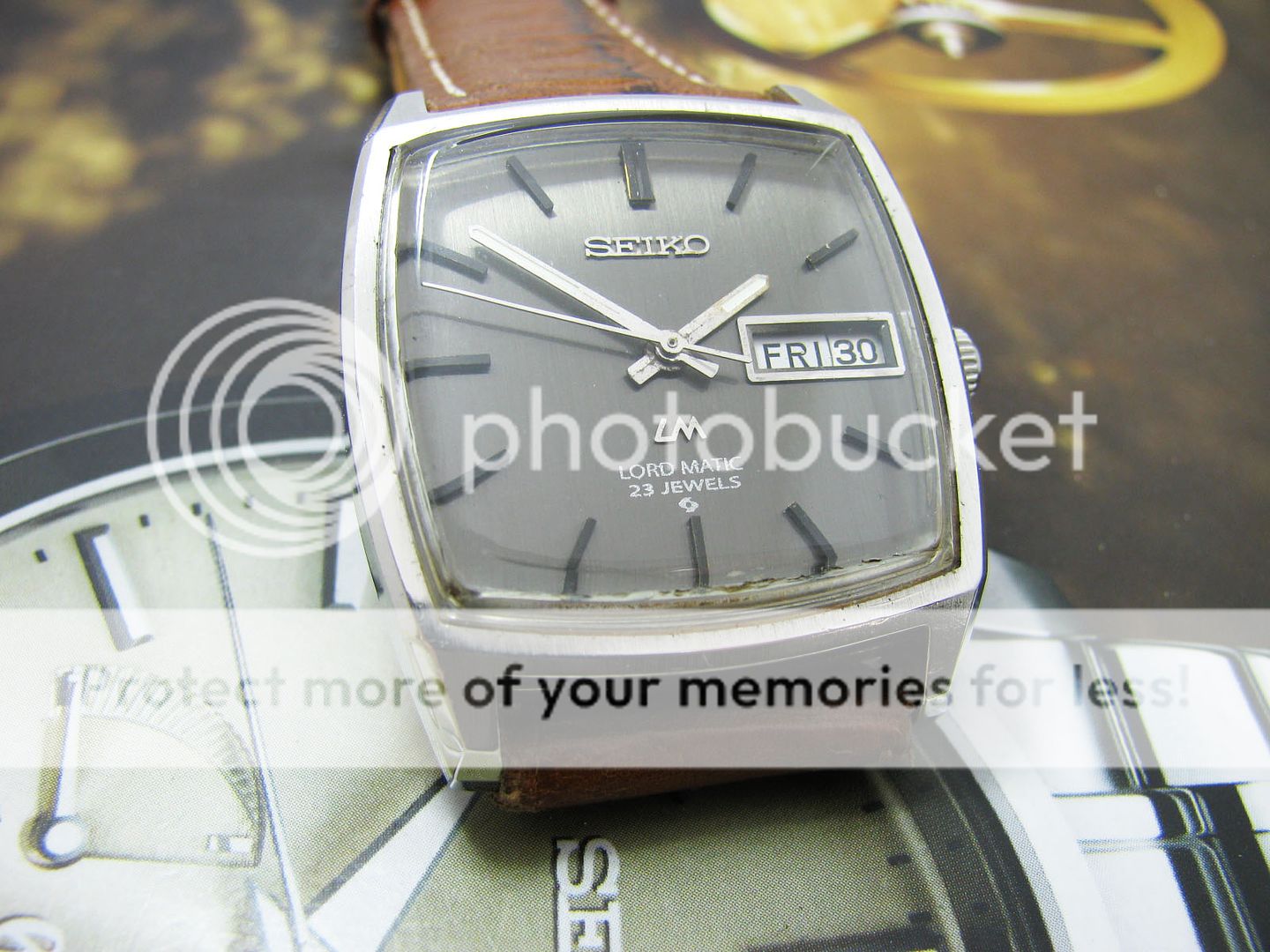 RARE VINTAGE RICOH RIQUARTZ QUARTZ GENTS MINT.  