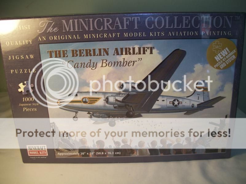 NEW* Minicraft Berlin Airlift Candy Bomber 1000 Puzzle  